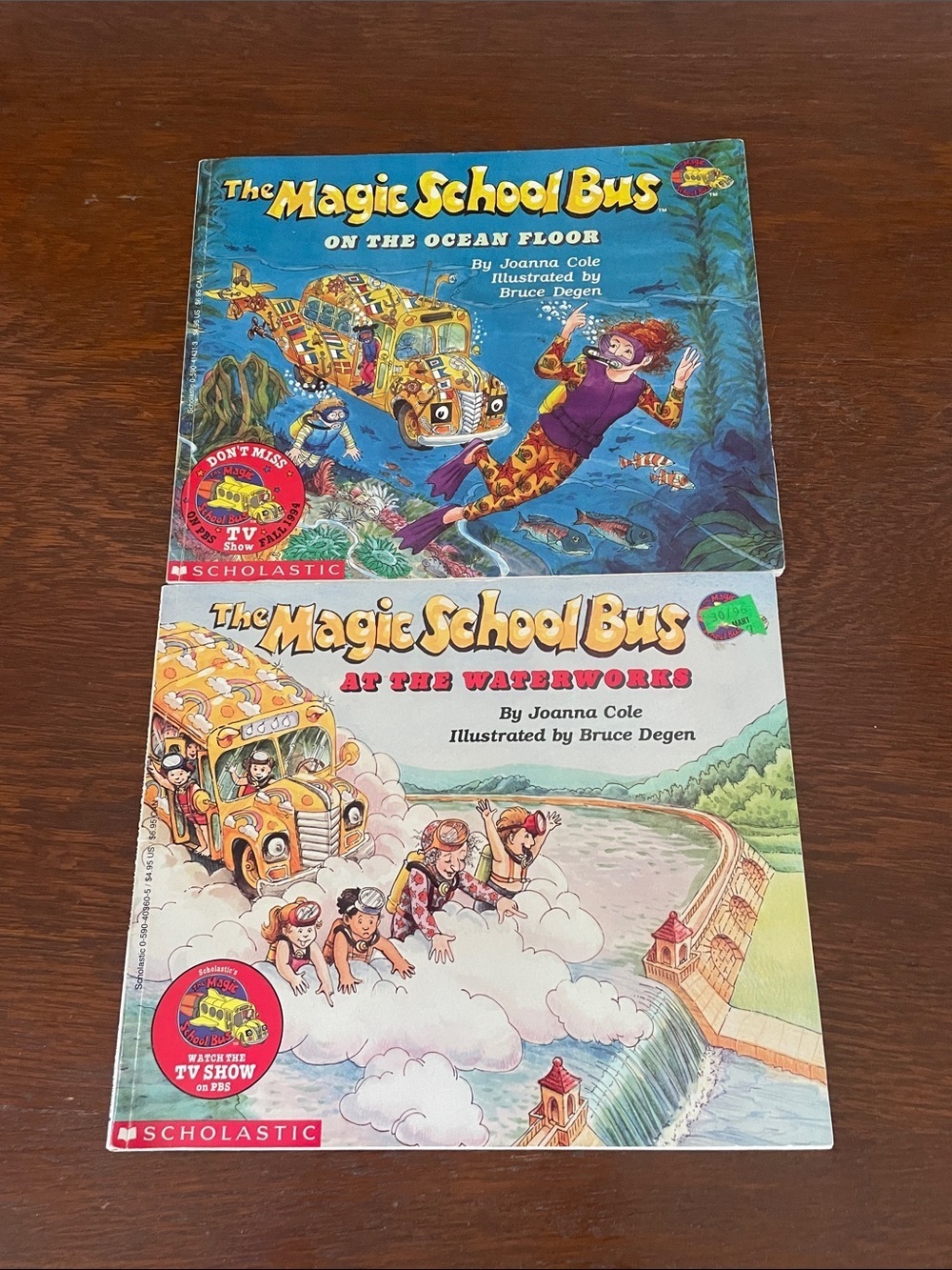 Scholastic The Magic School Bus Book Pair - 1992 look great